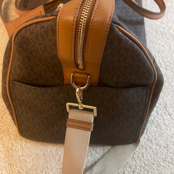 Michael Kors duffle bag/luggage - Picture 3 of 5